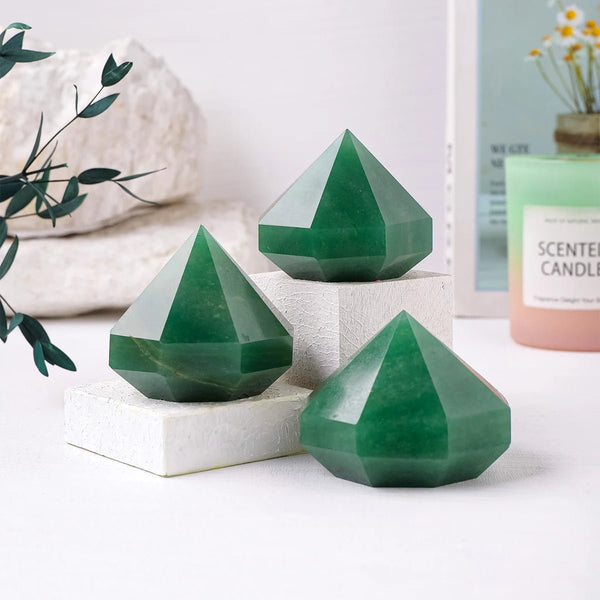 Green Aventurine Pyramids - Unlock Prosperity and Balance with the Energy of Nature - Light Of Twelve