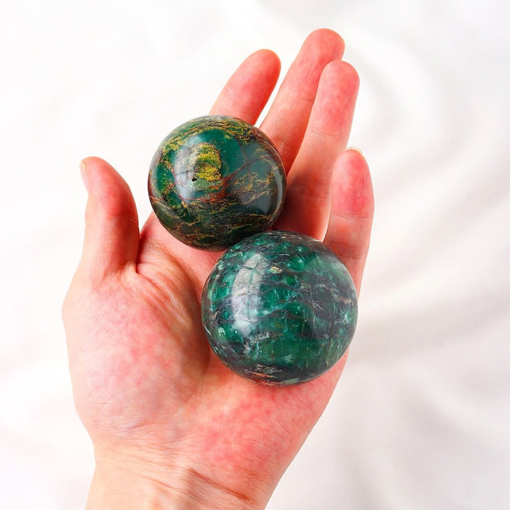 Emerald Crystal Ball – Attract Prosperity, Wisdom & Enhance Intuition - Light Of Twelve
